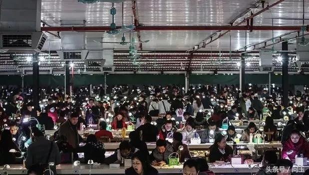 直播卖翡翠真的有那么多人买吗,翡翠直播怎么卖得那么便宜