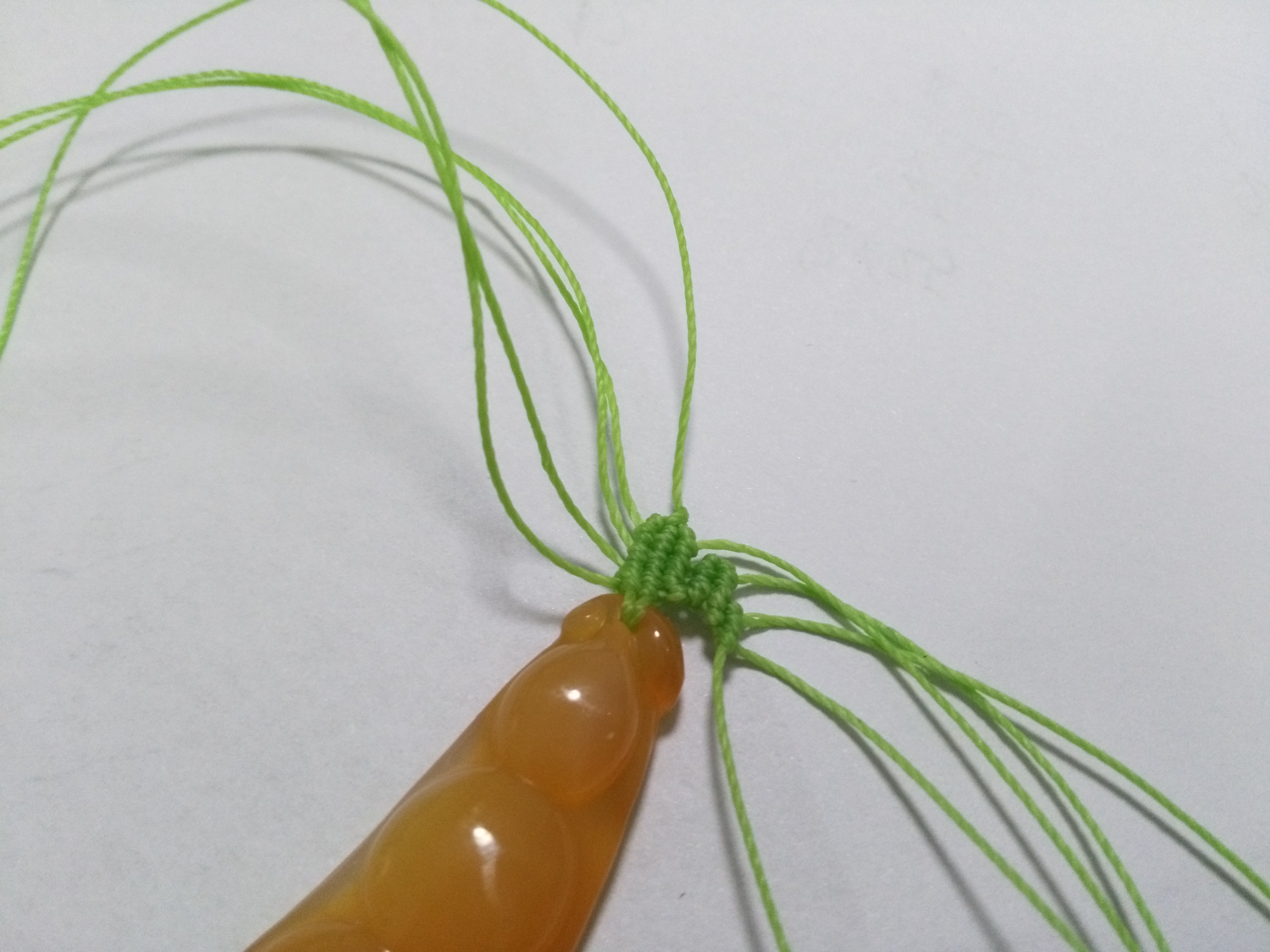 玛瑙豆子编手机吊坠法教程,玉豌豆吊坠怎么编绳