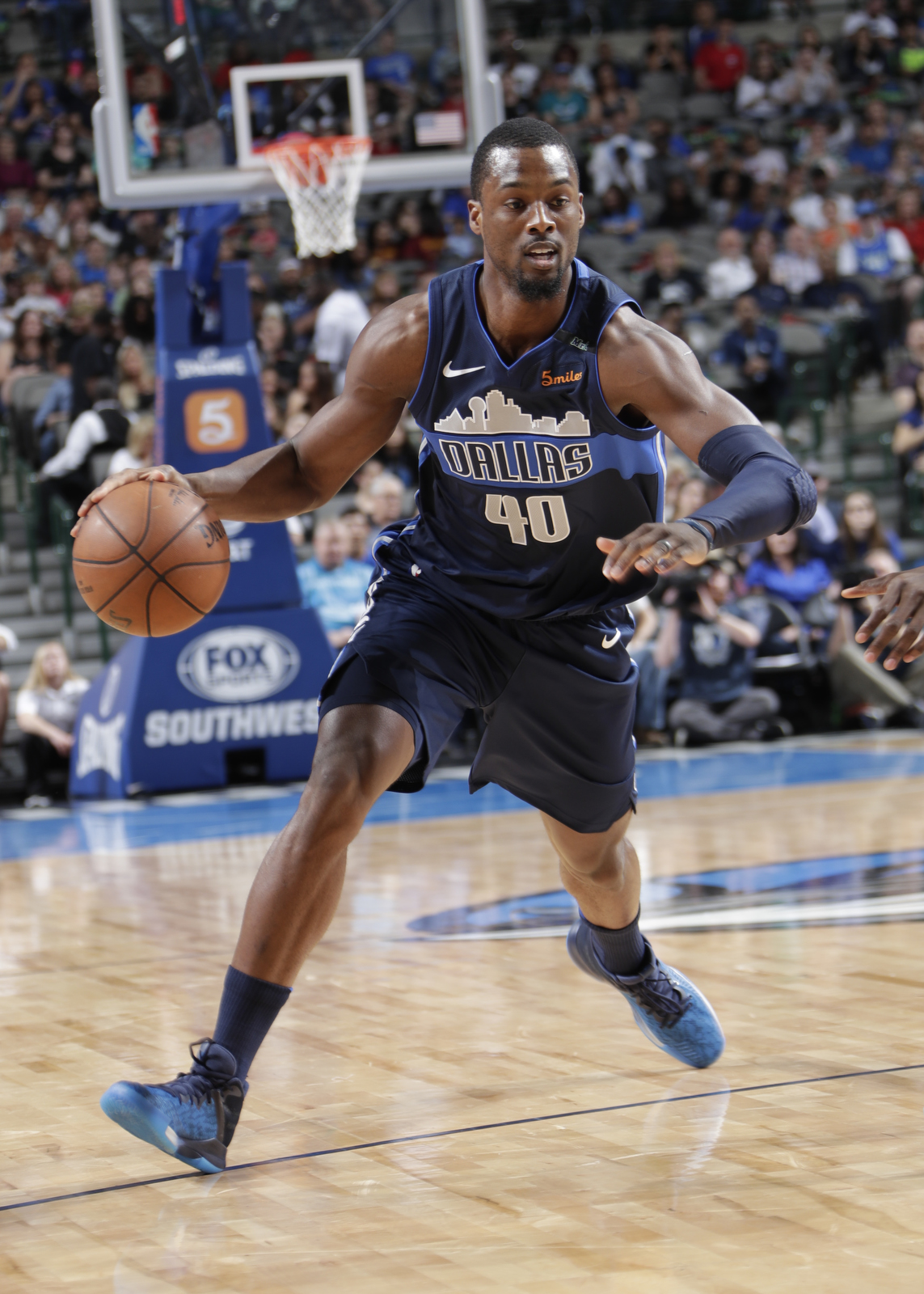 太阳总……有喜欢穿风骚球鞋的球员，走了一个塔克，冒出俩控卫…