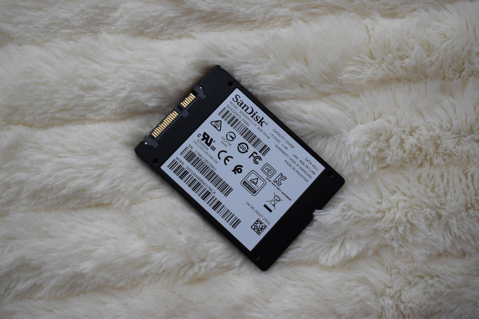 全球首款64层3DNAND固态硬盘来袭，以后买SSD再也不肉痛了