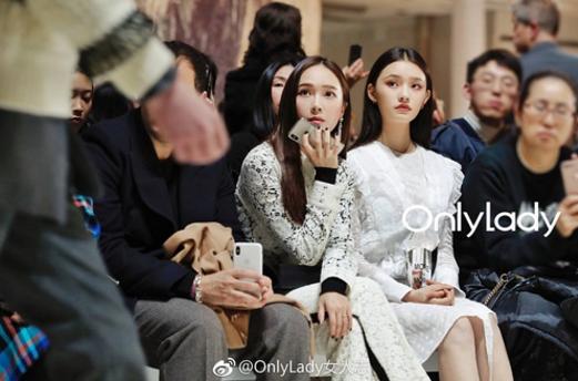 林允中韩同台,林允郑秀妍合照