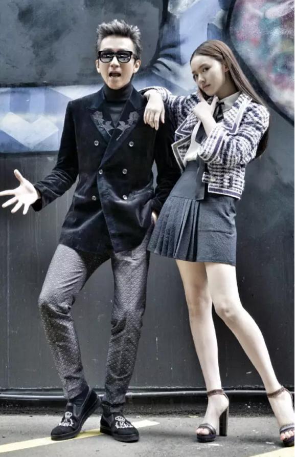 林允中韩同台,林允郑秀妍合照