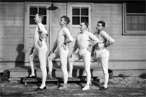 为了下半身的*福性**，我决定不跷二郎腿了，得治