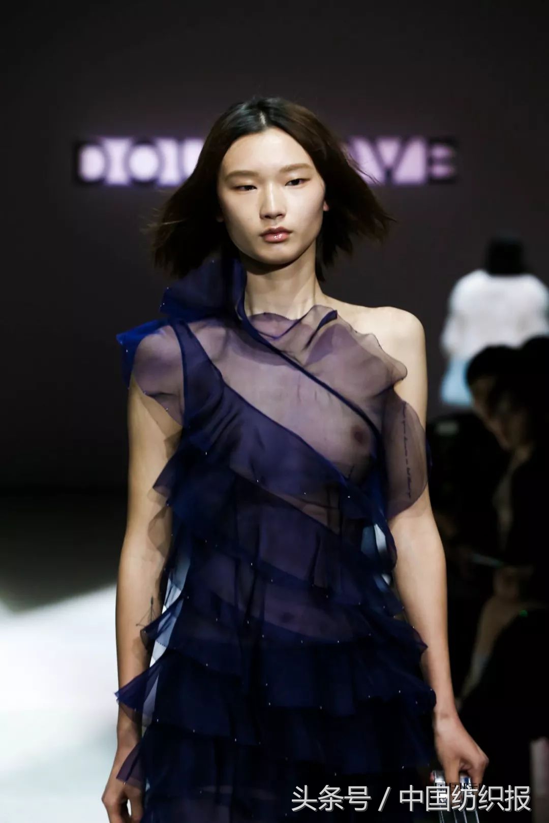 从职场玩到生活的穿衣搭配,雅莹时尚女装