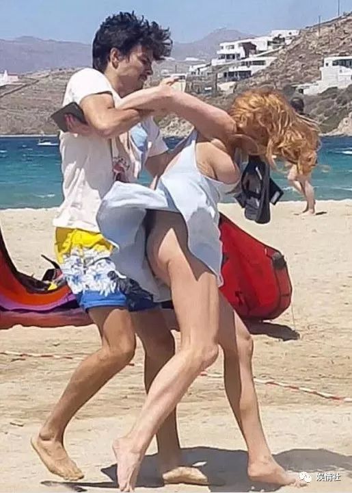 史上最美童星，母亲推她入深渊，父亲靠卖她的负面挣钱，