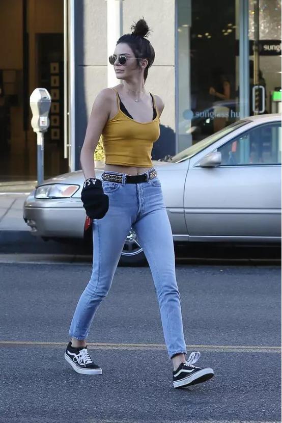 舒适又百搭的帆布鞋怎么穿都好看,帆布鞋时尚又百搭上脚特别好看