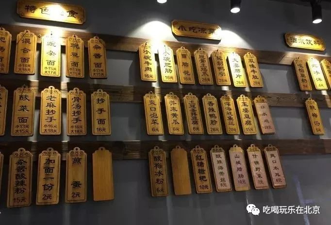 这么low的店，竟然这么多人抢着去吃