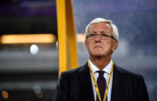 古稀老人！为国足队员倾其所有，却因国足队员无耻感，整晚抽烟