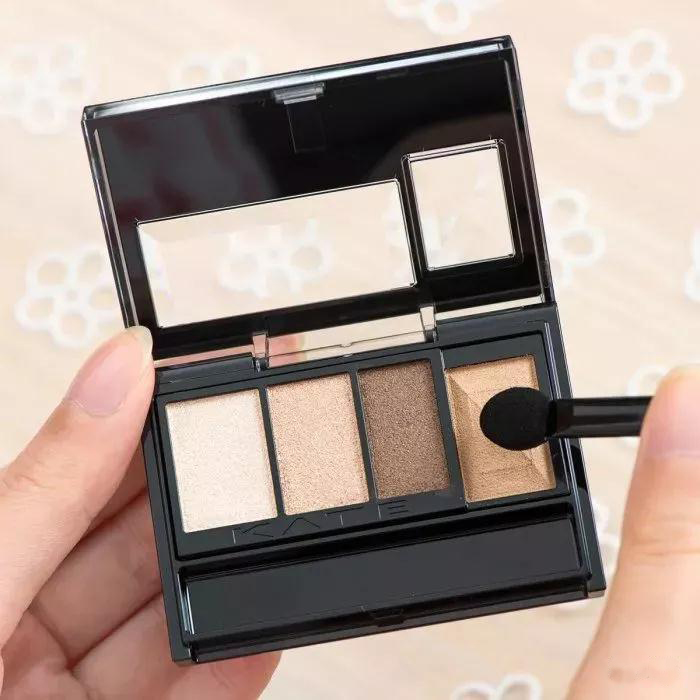 贫民窟女孩眼影拼多多买,新手美妆推荐好物平价