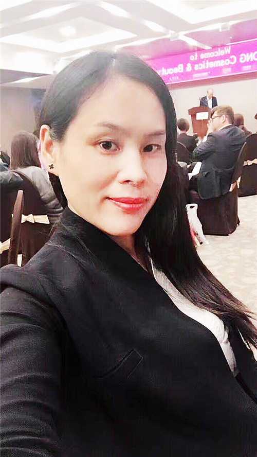 年轻女孩卖面膜,那些在朋友圈卖面膜的人