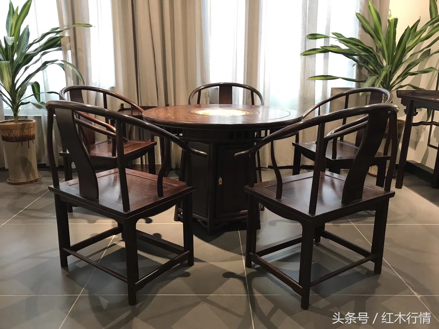 最流行的红木餐桌,哪种红木餐桌最实用好看