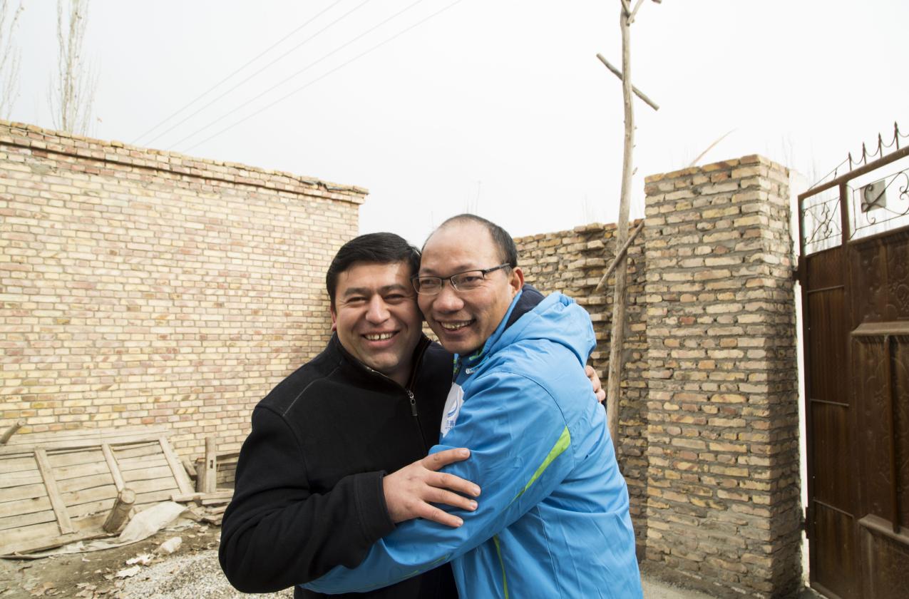 爱超越语言——北京志愿者在*疆新**的慈善活动感动人心