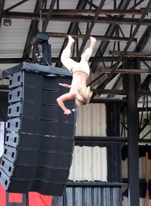 跳水不危险的技巧,跳水危险动作切勿模仿