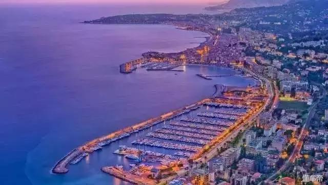 别再被骗了，“国际驾照”竟然都是伪造的，违规的！