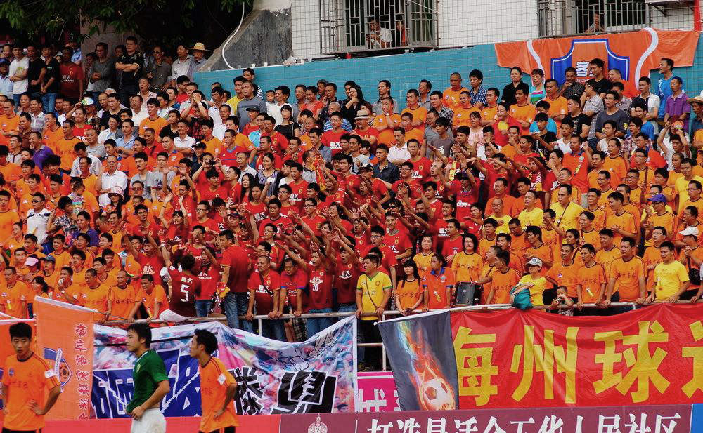 五华室内足球场,梅州五华客家足球场有多大