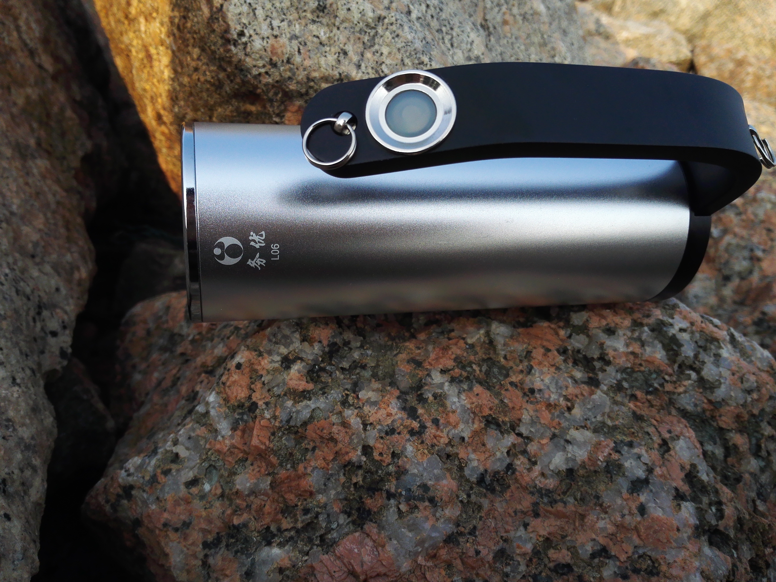 强光手电筒防身合法吗中国,防身强光手电筒自带拍照报警功能