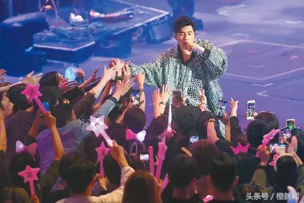 香港“黄牛*党**”太猖狂！倒票四年能赚100万为何没人能管？