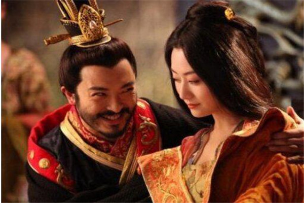 这位儿子太不孝要把亲妈嫁给别人丈母娘还被他抽了100鞭子