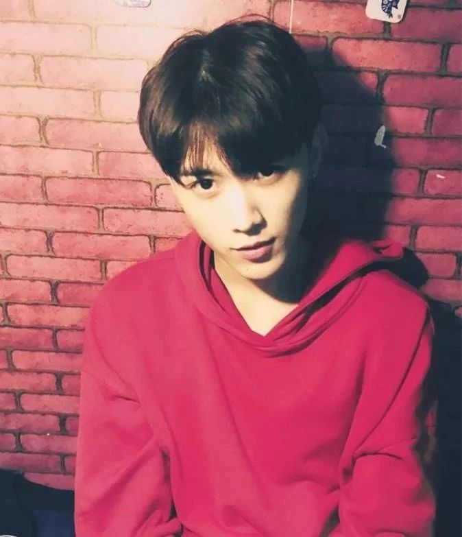 鎶栭煶鐨勫悓娆惧彛绾㈡槸鎬庝箞鎷嶇殑,閫傚悎鎷嶆姈闊崇殑鍙ｇ孩