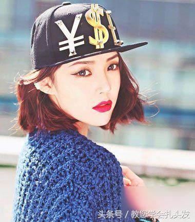 穿长牛仔裙怎么扎头发好看甜美,气质中长发发型女生怎么扎