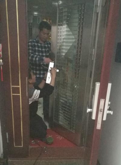 不仅能指纹识别，还可以微信开门，这款指纹锁操作666