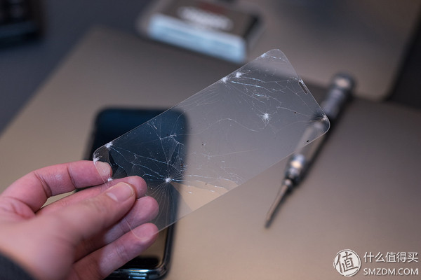 iphone手机一般推荐什么钢化膜,iphone手机原装膜好还是钢化膜好
