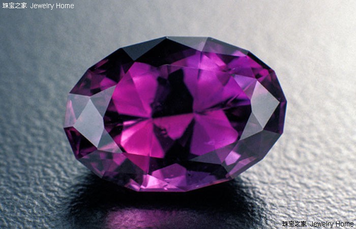 从瑞典王后的皇冠到大牌高珠的热捧,紫水晶凭什么一直荣宠不断?