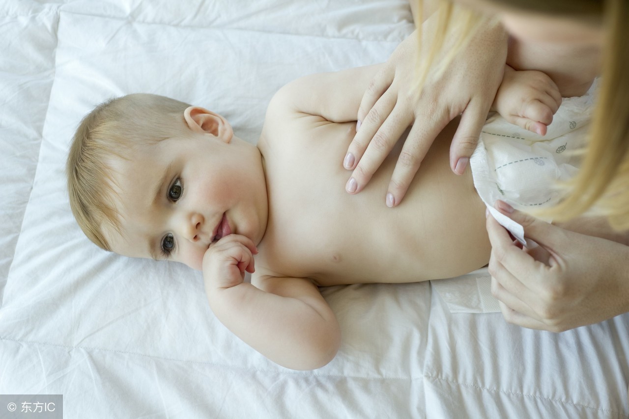 宝宝尿液发黄怎么回事,婴儿尿液发黄需要喝水吗