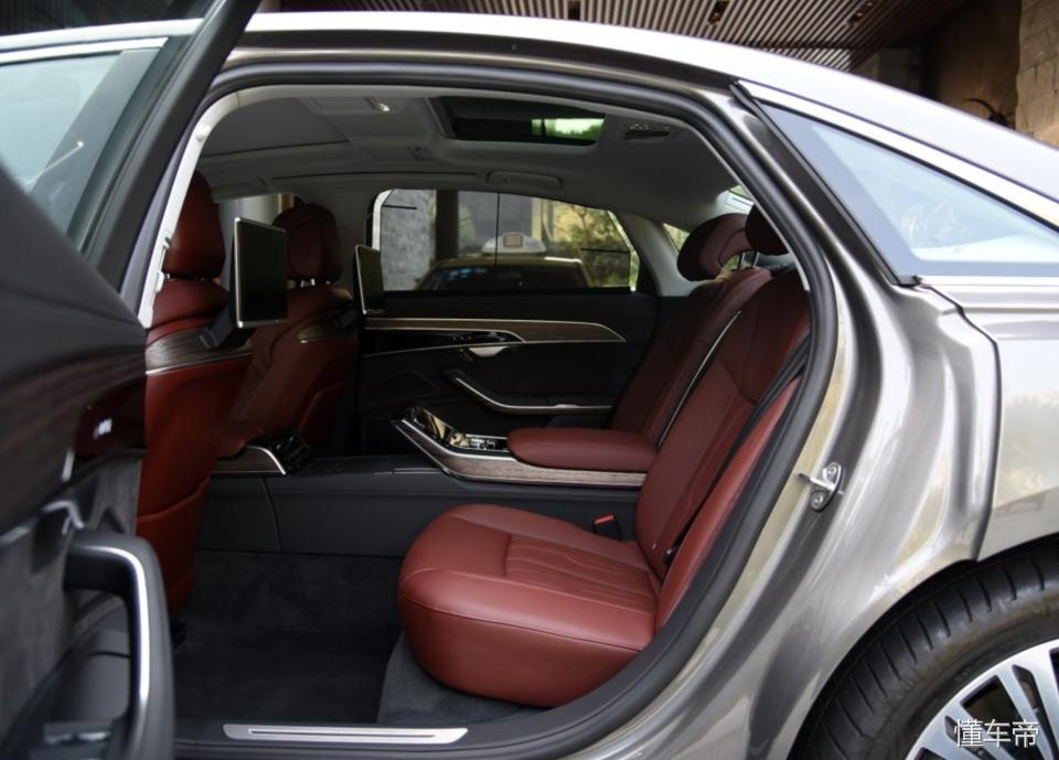 奥迪s8lvs飞驰,奥迪a8奔驰s操控对比