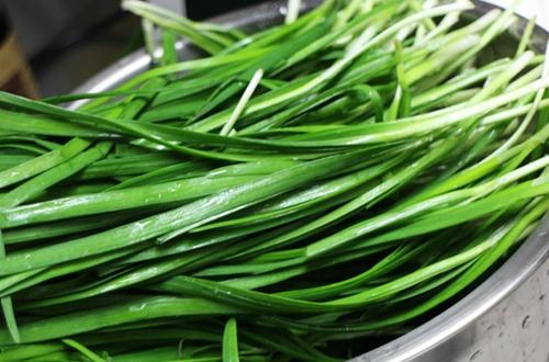 怎么洗变长的毛衣恢复原样,毛衣被洗小了怎么变回原形