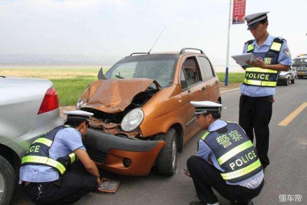 被追尾后对方逃逸怎么办,对方追尾后逃逸如何获得赔偿