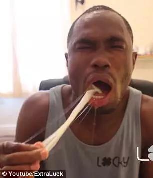 网上竟流行这个变态“挑战”：安全套从鼻子吸进去，从嘴巴拉出来