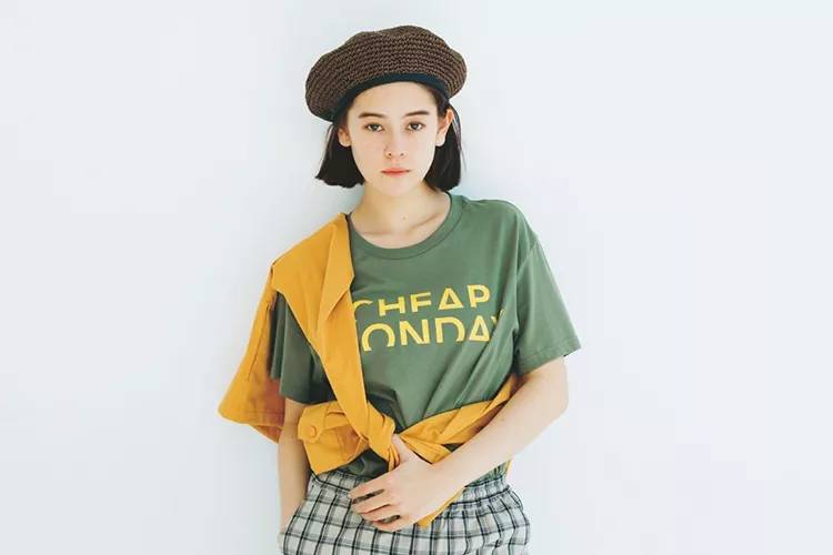 日本杂志揭载春夏最强搭配元素:LOGO字母T、透视裙