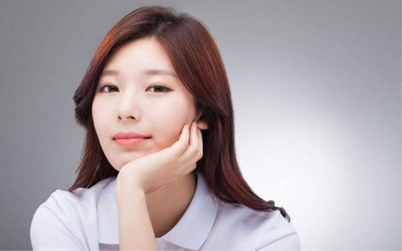 痘肌女孩子,痘痘肌女生的烦恼