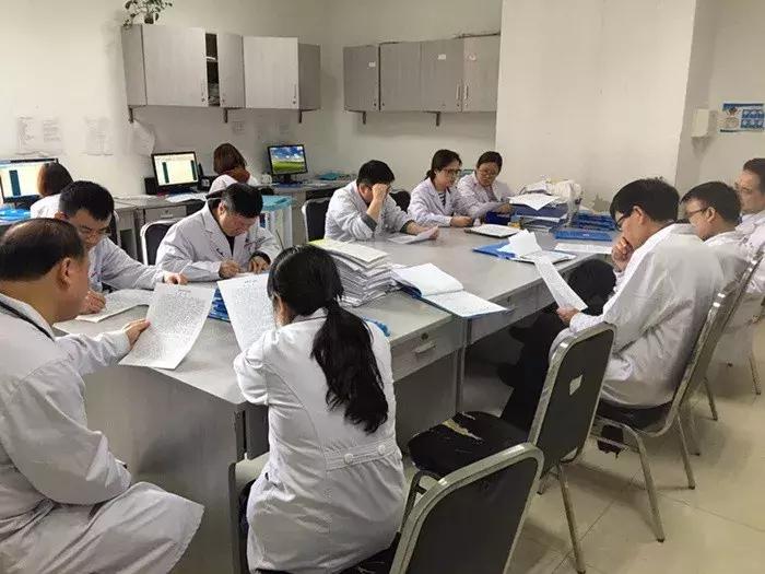 怀孕34周腹痛又见红，辗转三家医院最后还是早产了！