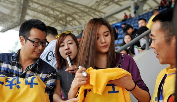 美女老板不好干：继“三年亚冠”闹剧后，“欠租事件”陷撕逼战！