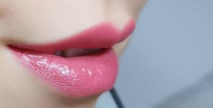 栽过这几款热门口红的坑，一涂上嘴整个人都不好了！千万别跟风买