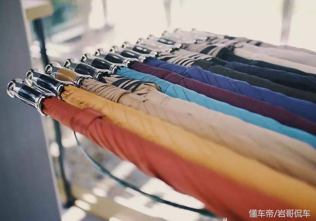 劳斯莱斯里边的一把雨伞几块钱,劳斯莱斯的车的雨伞10万元