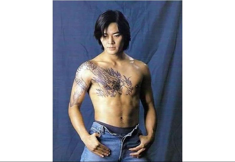 国足黑龙袍球衣,国足黑金龙纹球衣