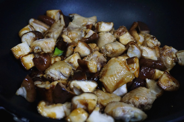 治脚气，先要肠胃调理顺，四月常吃这种能量菜，食补效果立竿见影