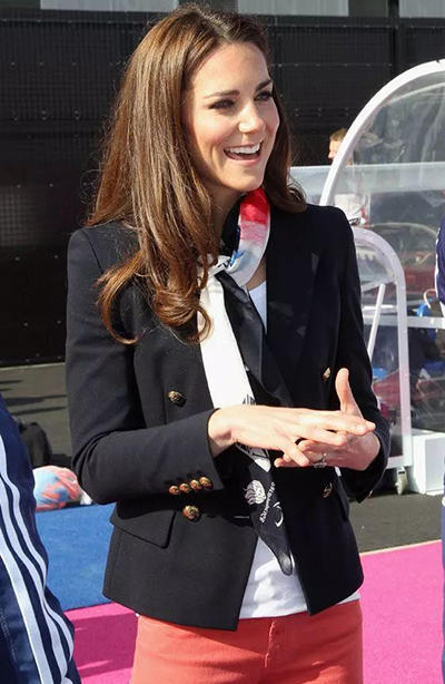 丝巾怎样搭配才好看？搭配好胜过买100件新衣