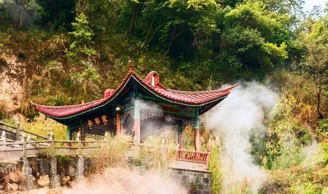 腾冲热海流连忘返,走进腾冲热海