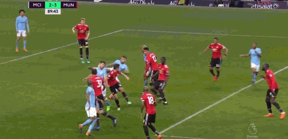 害喜？曼城玄锋上演“吐饼四连”到手冠军让他踢飞了