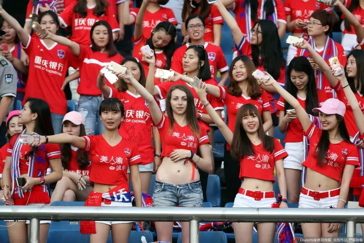 重庆惊现100名热辣足球宝贝,组队“美人渝”,邀你激情一夏!