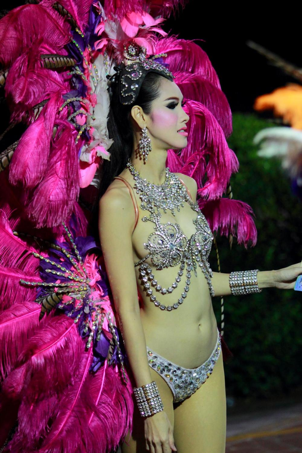 泰国“人妖”光鲜背后的辛酸史