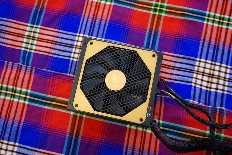 为了侄子的小电视换安钛克P6机箱再换块显卡就能大吉大利的吃鸡