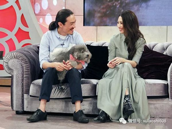 戴佩妮扁平足拇指外翻图片,戴佩妮扁平足