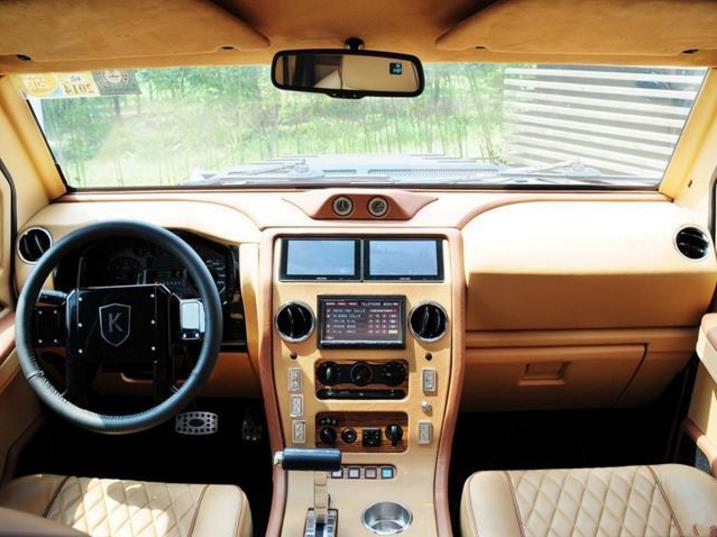 开1500万的骑士十五世去洗车，洗车老板连摇头：装甲车没法洗