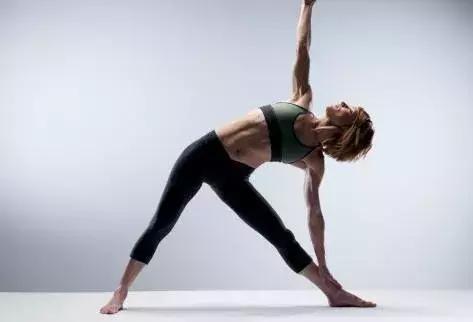 俯卧撑减肥作用大吗,平板支撑和俯卧撑哪个减肥效果好