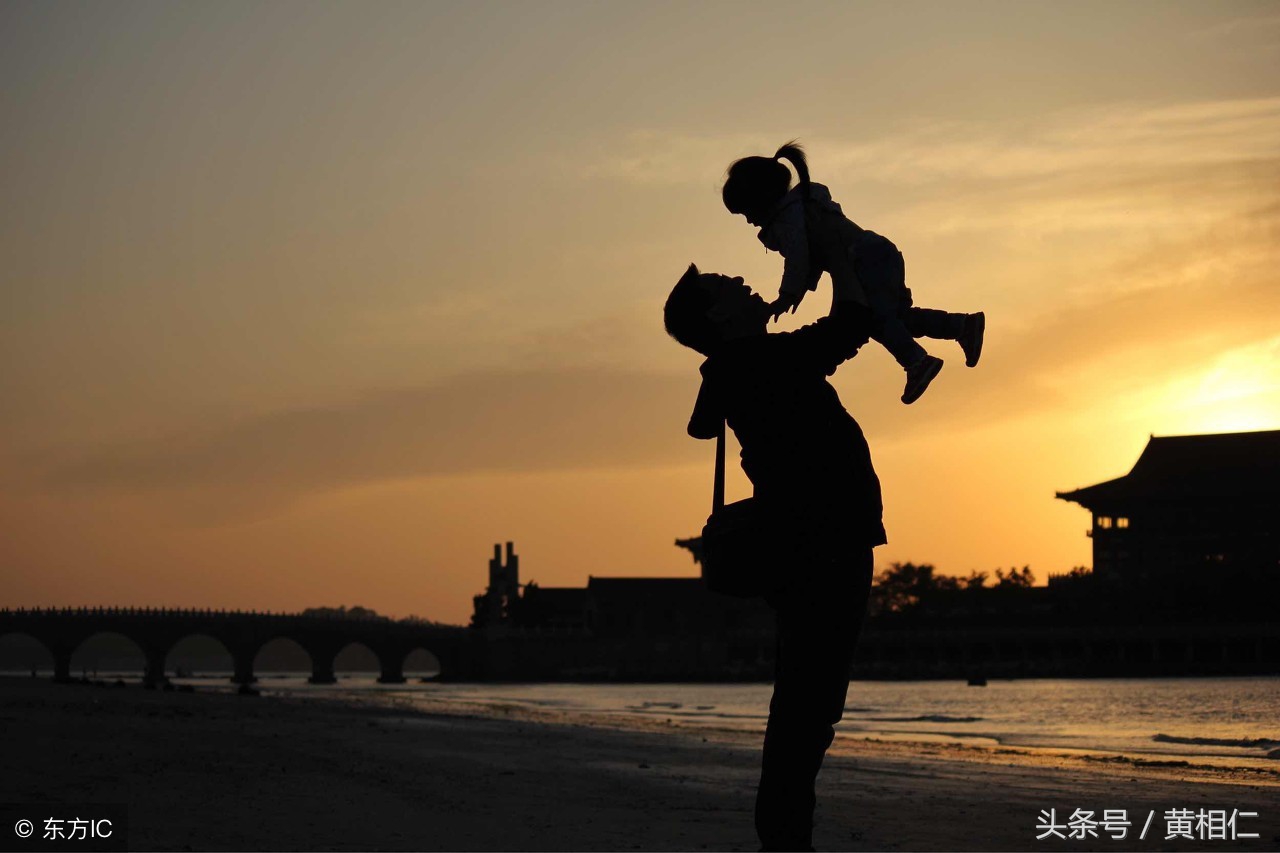 爸爸每周陪伴孩子12小时,趁小孩未长大多陪伴